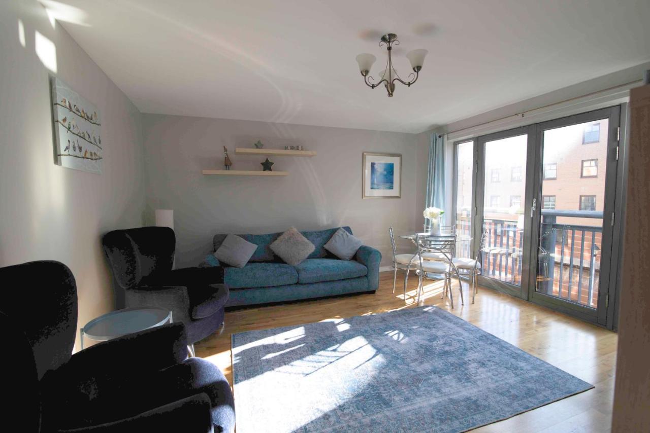 Bright Contemporary Merchant City Flat In Central Location Glasgow Exterior photo