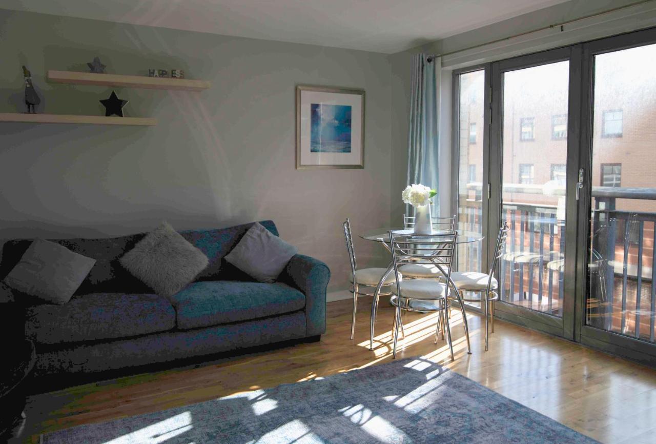 Bright Contemporary Merchant City Flat In Central Location Glasgow Exterior photo