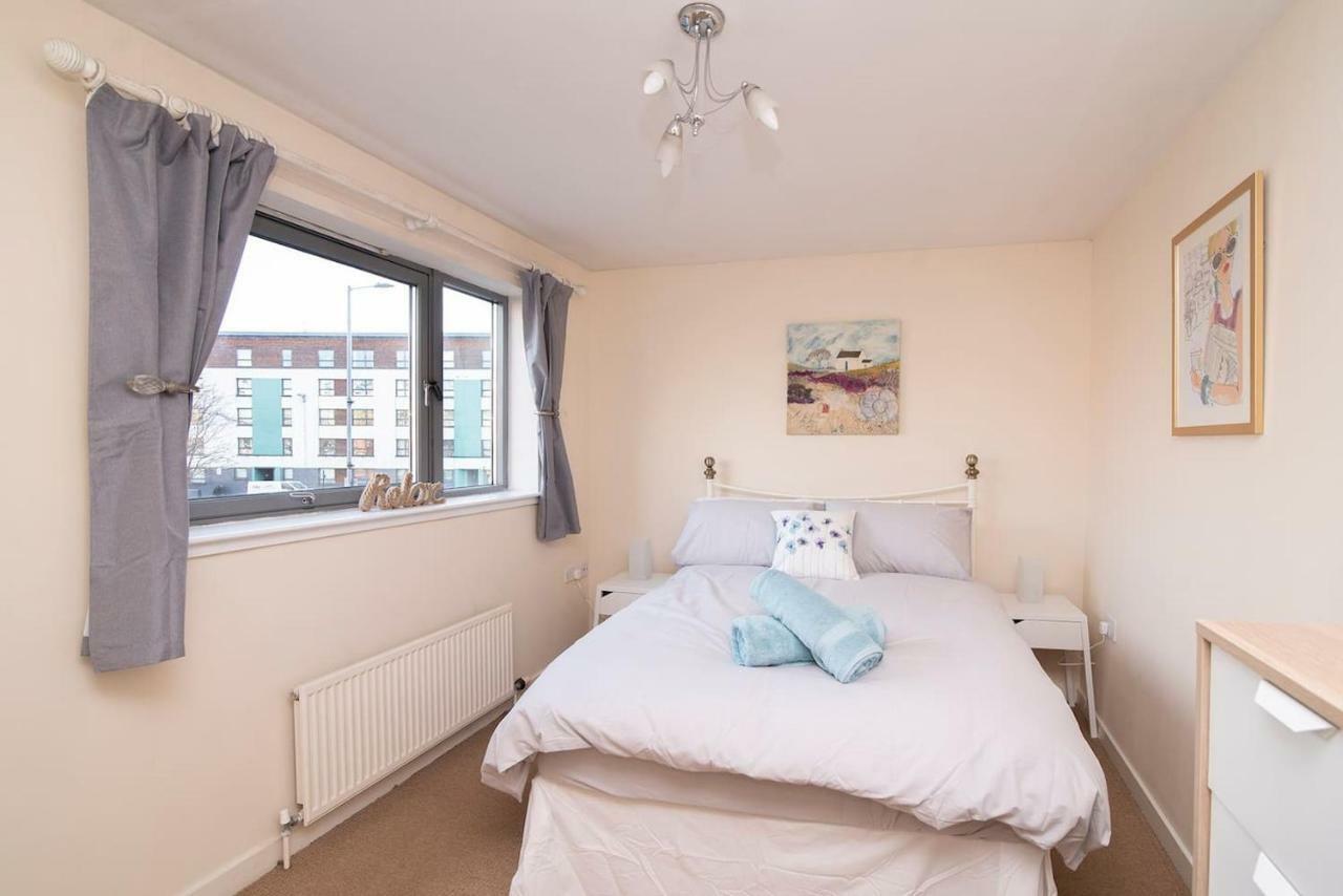 Bright Contemporary Merchant City Flat In Central Location Glasgow Exterior photo