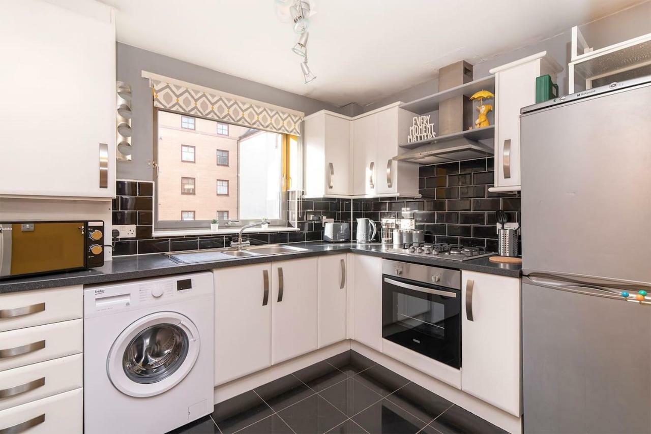 Bright Contemporary Merchant City Flat In Central Location Glasgow Exterior photo