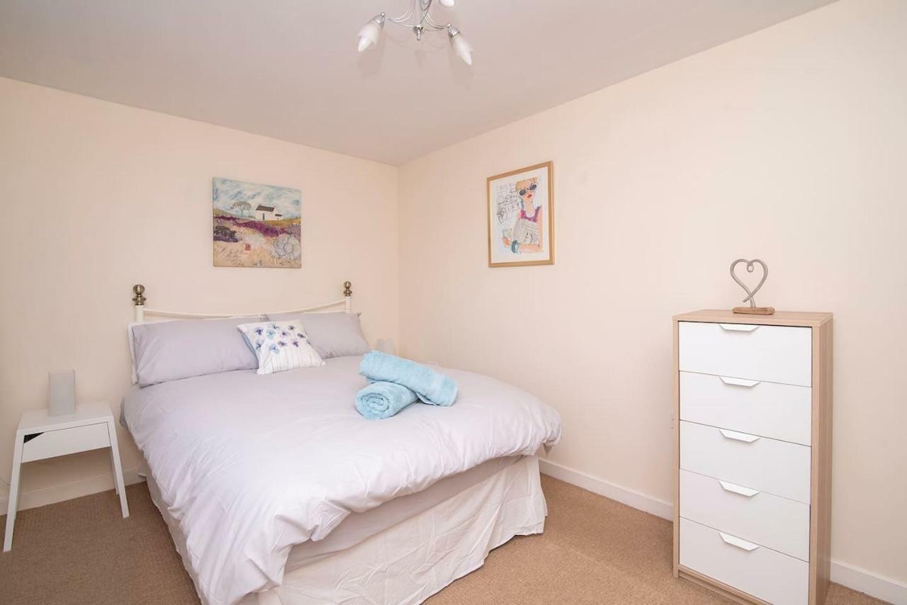 Bright Contemporary Merchant City Flat In Central Location Glasgow Exterior photo